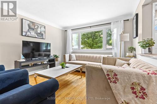1486 Lepage Avenue, Ottawa, ON - Indoor Photo Showing Living Room