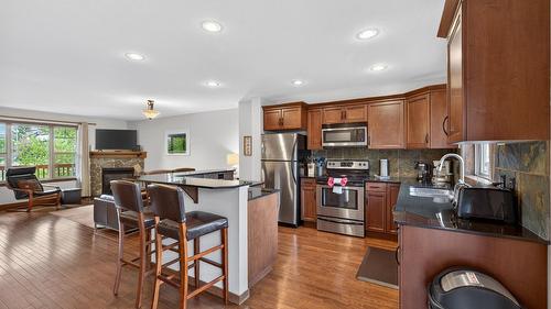 41-1000 9Th Street, Invermere, BC - Indoor Photo Showing Kitchen