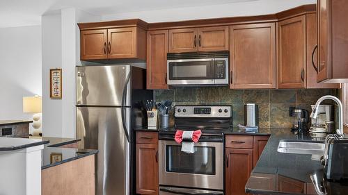 41-1000 9Th Street, Invermere, BC - Indoor Photo Showing Kitchen