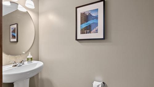 41-1000 9Th Street, Invermere, BC - Indoor Photo Showing Bathroom