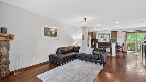 41-1000 9Th Street, Invermere, BC - Indoor Photo Showing Living Room