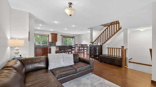 41-1000 9Th Street, Invermere, BC - Indoor Photo Showing Living Room
