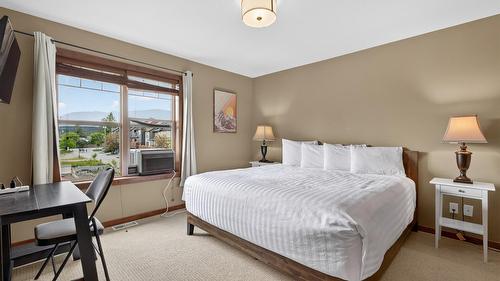 41-1000 9Th Street, Invermere, BC - Indoor Photo Showing Bedroom