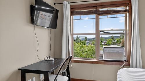 41-1000 9Th Street, Invermere, BC - Indoor