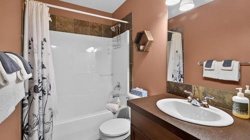 41-1000 9Th Street, Invermere, BC - Indoor Photo Showing Bathroom