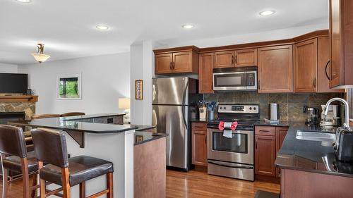 41-1000 9Th Street, Invermere, BC - Indoor Photo Showing Kitchen