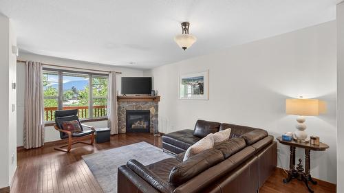 41-1000 9Th Street, Invermere, BC - Indoor Photo Showing Living Room With Fireplace