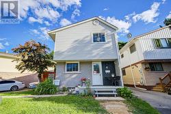 4 HILDA COURT Brampton, ON L6S 2C1