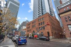 207 - 5 ST JOSEPH STREET Toronto, ON M4Y 1J6