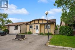 2711 Meadow LANE E  Regina, SK S4V 1L7