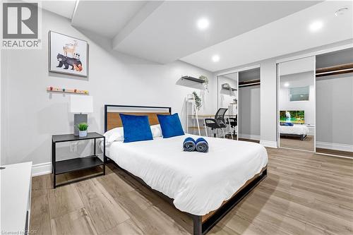 2258 Manchester Drive, Burlington, ON 