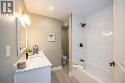213 Rosslyn Avenue N, Hamilton, ON 