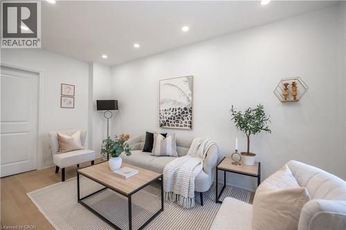 213 Rosslyn Avenue N, Hamilton, ON 