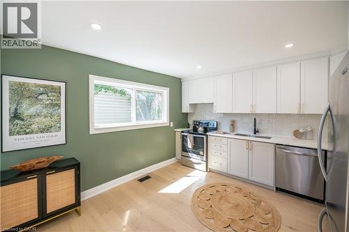 213 Rosslyn Avenue N, Hamilton, ON 