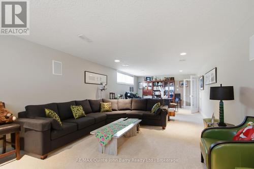 2 Pine Marsh Lane, Quinte West (Murray Ward), ON - Indoor Photo Showing Living Room