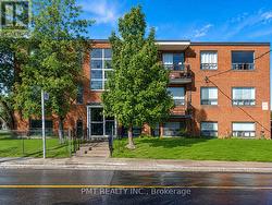 9 - 137 BROOKHAVEN DRIVE Toronto, ON M6M 4P1