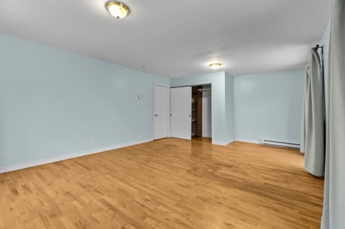 Master Bedroom - 5450 Av. Plamondon, Montréal (Côte-Des-Neiges/Notre-Dame-De-Grâce), QC 