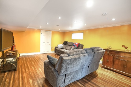 Salle familiale - 741 Boul. Graham, Dorval, QC 