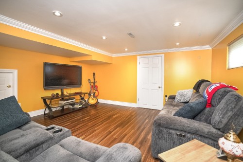 Salle familiale - 741 Boul. Graham, Dorval, QC 