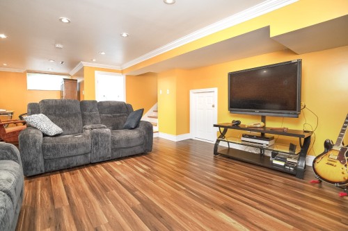 Salle familiale - 741 Boul. Graham, Dorval, QC 