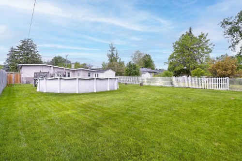 Cour - 741 Boul. Graham, Dorval, QC 