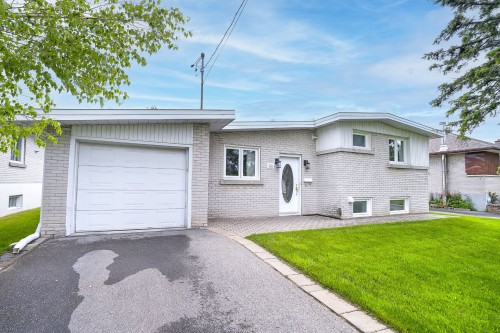 Garage - 741 Boul. Graham, Dorval, QC 