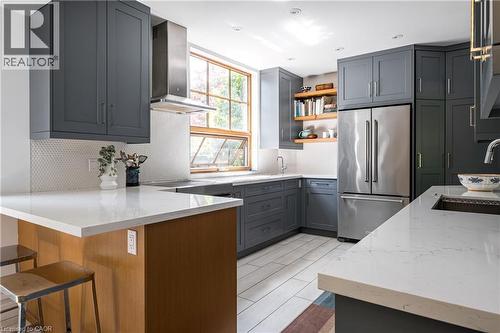 131 Chedoke Avenue, Hamilton, ON - Indoor Photo Showing Kitchen With Upgraded Kitchen
