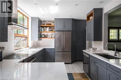 131 Chedoke Avenue, Hamilton, ON - Indoor Photo Showing Kitchen With Upgraded Kitchen