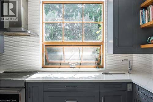 131 Chedoke Avenue, Hamilton, ON - Indoor Photo Showing Kitchen With Upgraded Kitchen
