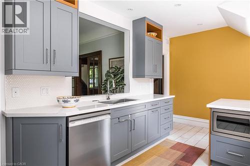 131 Chedoke Avenue, Hamilton, ON - Indoor Photo Showing Kitchen