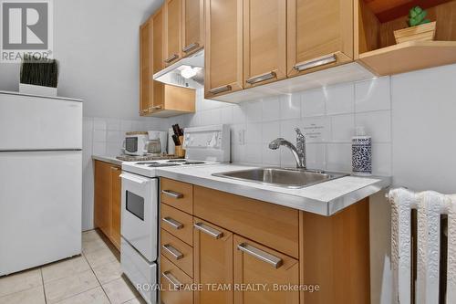 Modern kitchen - 64 Delaware Avenue S, Ottawa, ON 