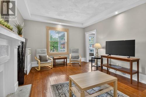 Hardwood floors - 64 Delaware Avenue S, Ottawa, ON 