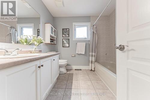 489 Ravineview Way, Oakville, ON 