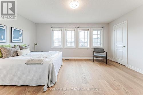 489 Ravineview Way, Oakville, ON 
