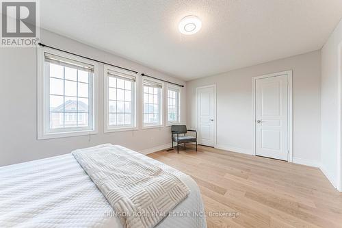 489 Ravineview Way, Oakville, ON 
