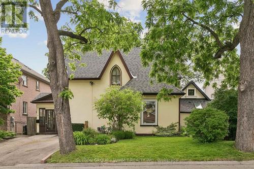 17 ARCHIBALD STREET S  Brampton, ON L6X 1M1