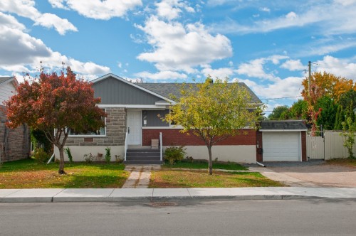 1592 Tsse Pilon  Laval (Chomedey), QC H7W 3J1