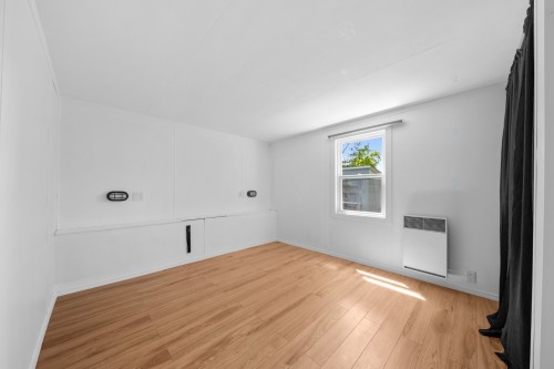 Chambre à coucher - 281 Rue Bayeur, Saint-Cyprien-De-Napierville, QC - Indoor Photo Showing Other Room