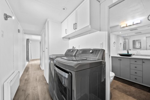 Corridor - 281 Rue Bayeur, Saint-Cyprien-De-Napierville, QC - Indoor Photo Showing Laundry Room