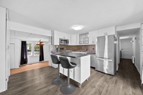 Cuisine - 281 Rue Bayeur, Saint-Cyprien-De-Napierville, QC - Indoor Photo Showing Kitchen With Upgraded Kitchen