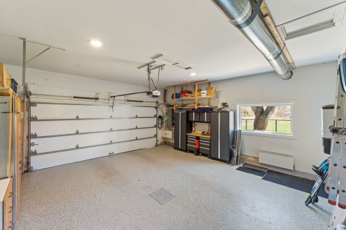 Garage - 66 Rue De Coulomb, Saint-Jean-Sur-Richelieu, QC - Indoor Photo Showing Garage