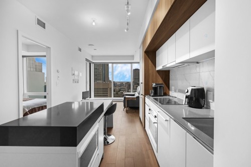 Cuisine - 3701-1188 Rue St-Antoine O., Montréal (Ville-Marie), QC - Indoor Photo Showing Kitchen With Upgraded Kitchen