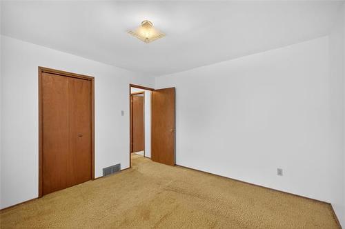 50 Inglis St, Winnipeg, MB 