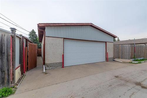 50 Inglis St, Winnipeg, MB 