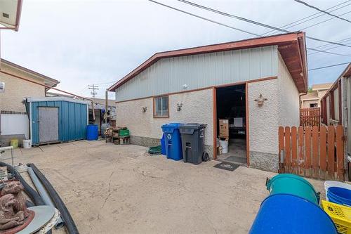 50 Inglis St, Winnipeg, MB 