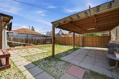1262 Logan Ave, Winnipeg, MB 