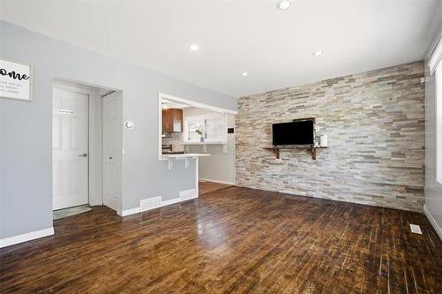 1262 Logan Ave, Winnipeg, MB 