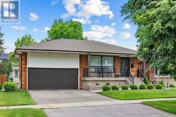 60 NORGROVE CRESCENT Toronto, ON M9P 3C6