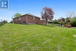 Fantastic fenced yard perfect for kids and dogs - 
