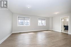 Primary Bedroom w/5pc ensuite & walk-in closet - 